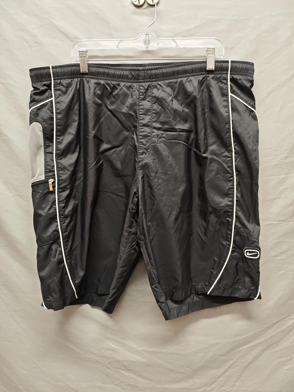 Nike Shorts Mens Large Black Nylon Lined Athletic Mesh Pockets Zip Pocket Gym